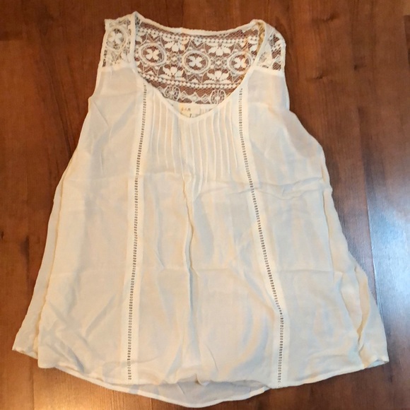 Tops - Pretty cream tank top